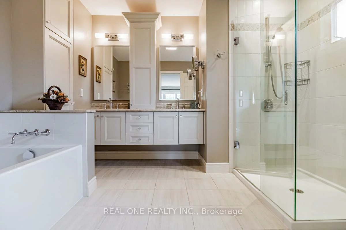 2048, Grand, 1018 - WC Wedgewood Creek, Oakville
