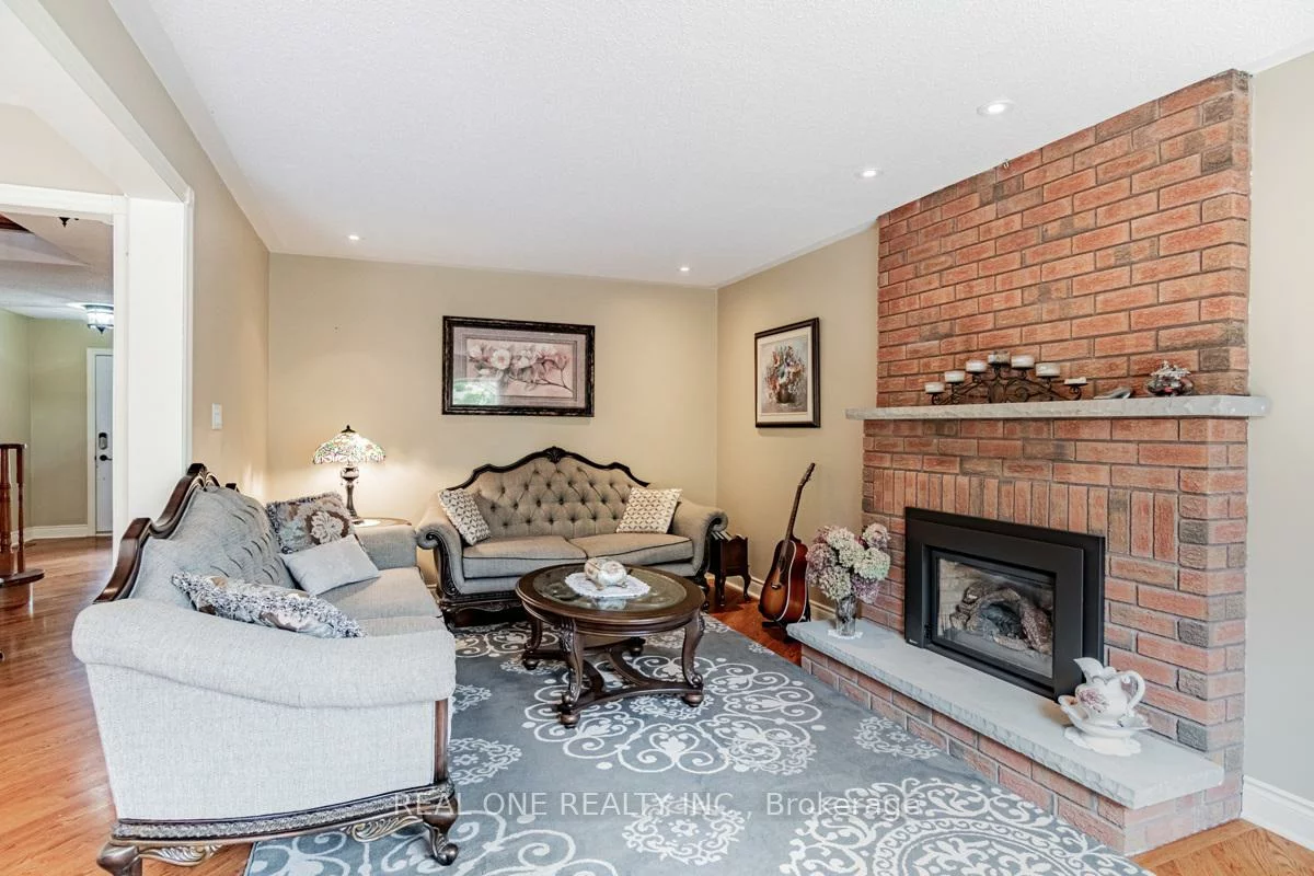 2048, Grand, 1018 - WC Wedgewood Creek, Oakville