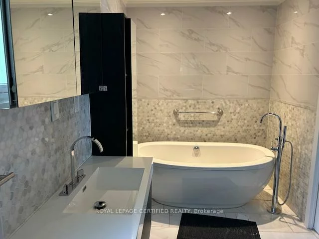 2101, Madden, 1015 - RO River Oaks, Oakville