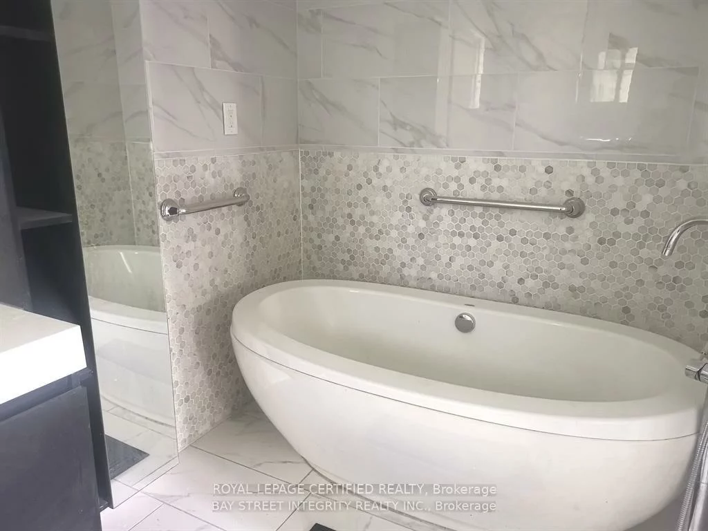 2101, Madden, 1015 - RO River Oaks, Oakville