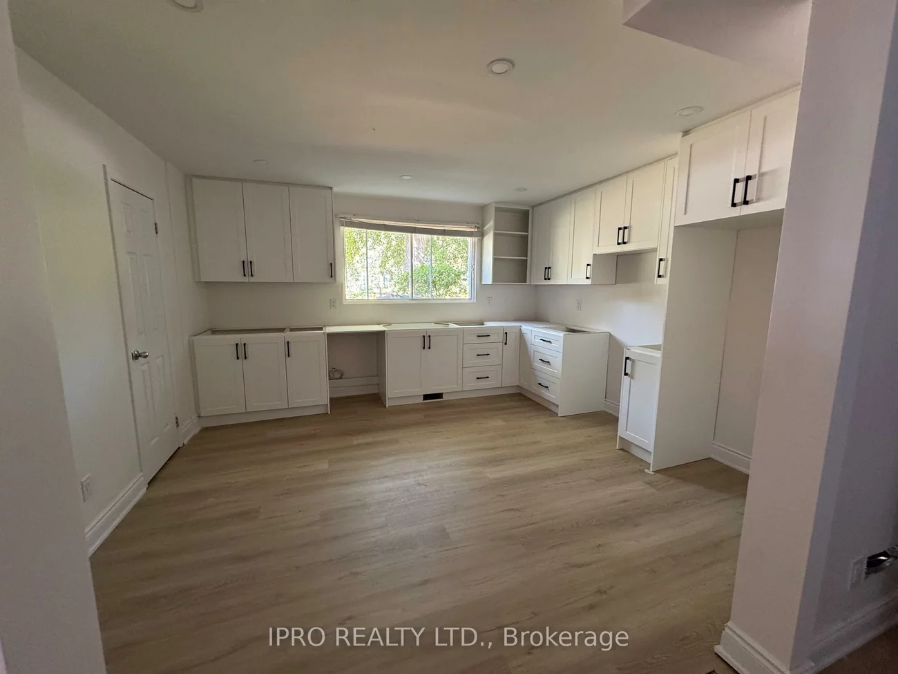 2069, Thornlea, 1001 - BR Bronte, Oakville