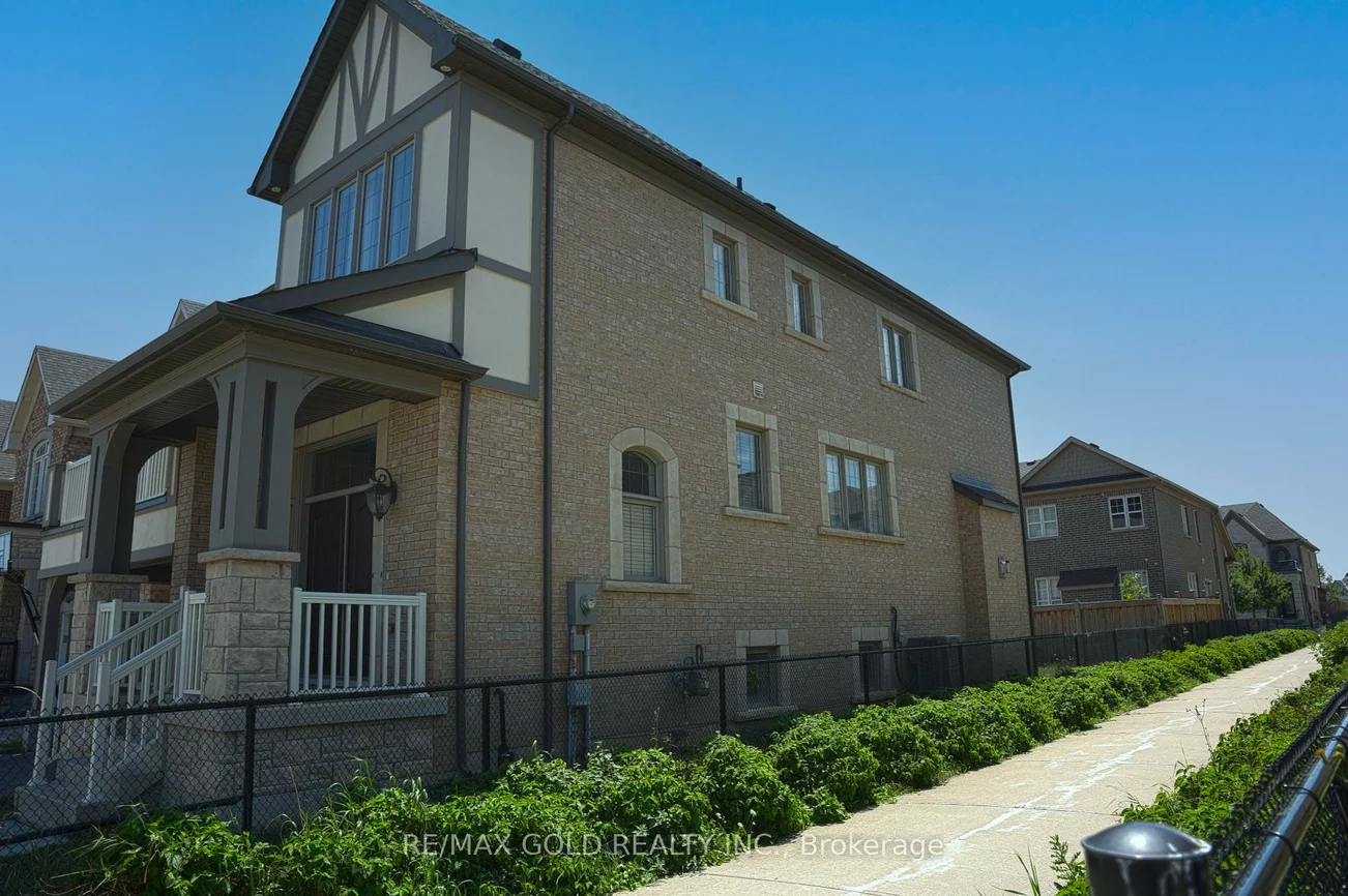 3156, Ernest Appelbe, 1008 - GO Glenorchy, Oakville