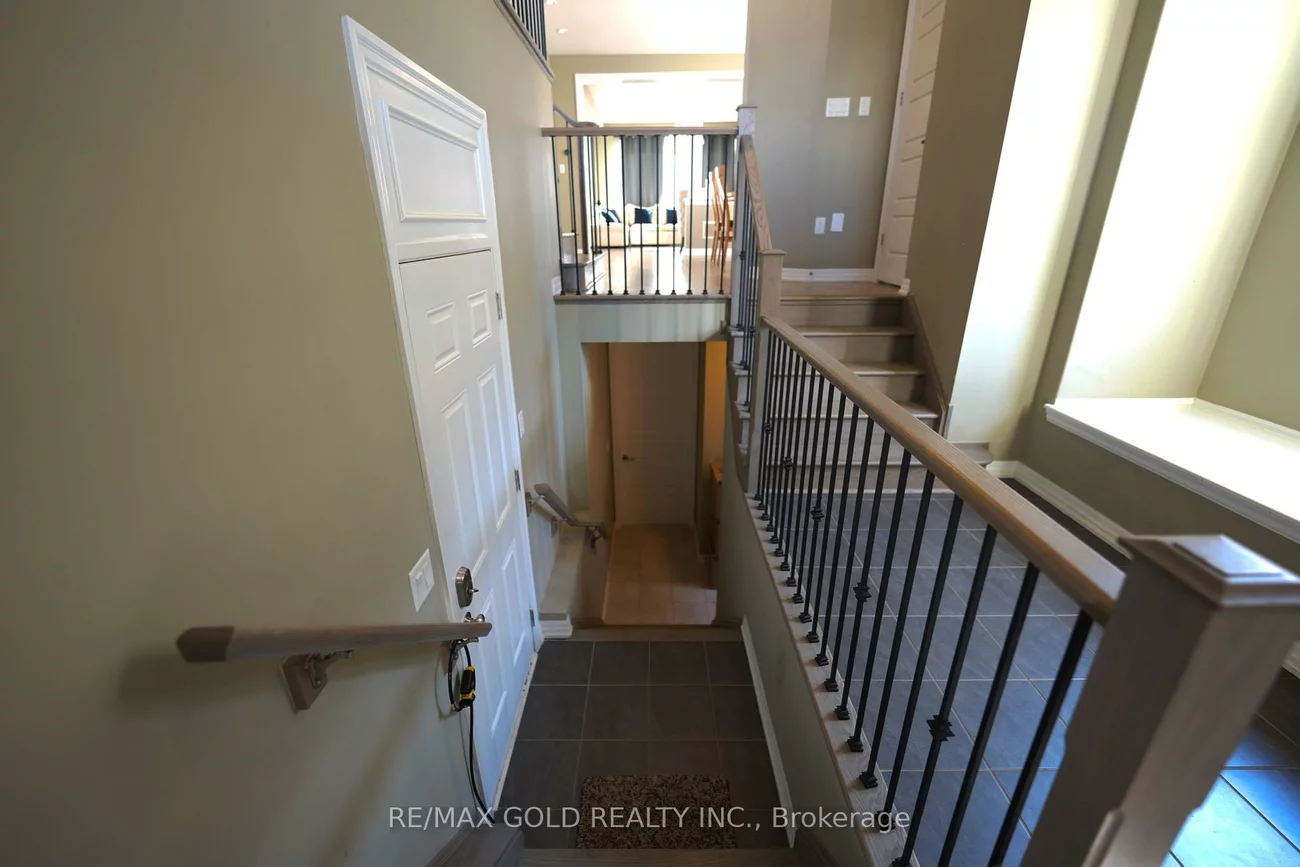 3156, Ernest Appelbe, 1008 - GO Glenorchy, Oakville