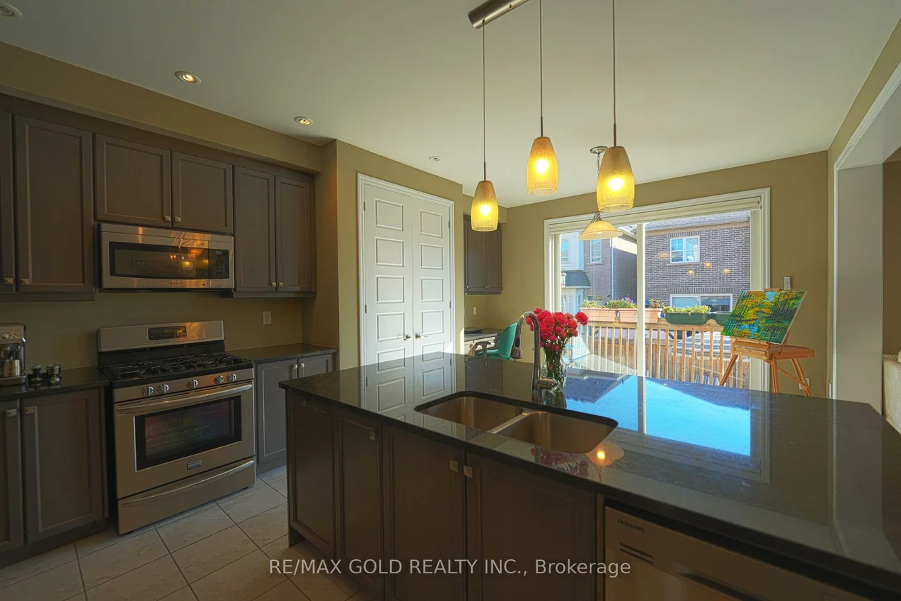 3156, Ernest Appelbe, 1008 - GO Glenorchy, Oakville