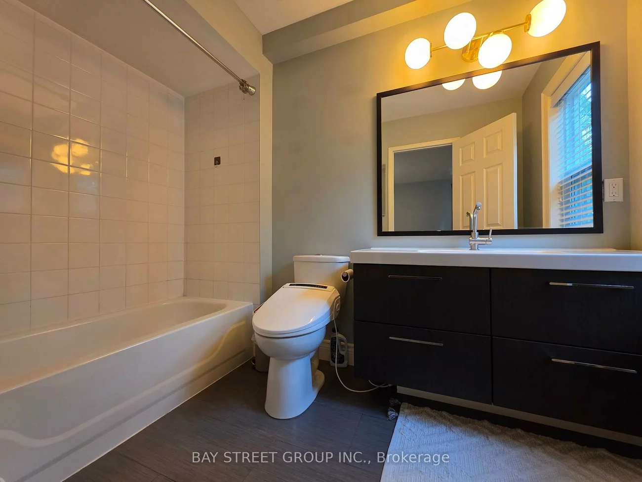 182, Gatwick, 1015 - RO River Oaks, Oakville