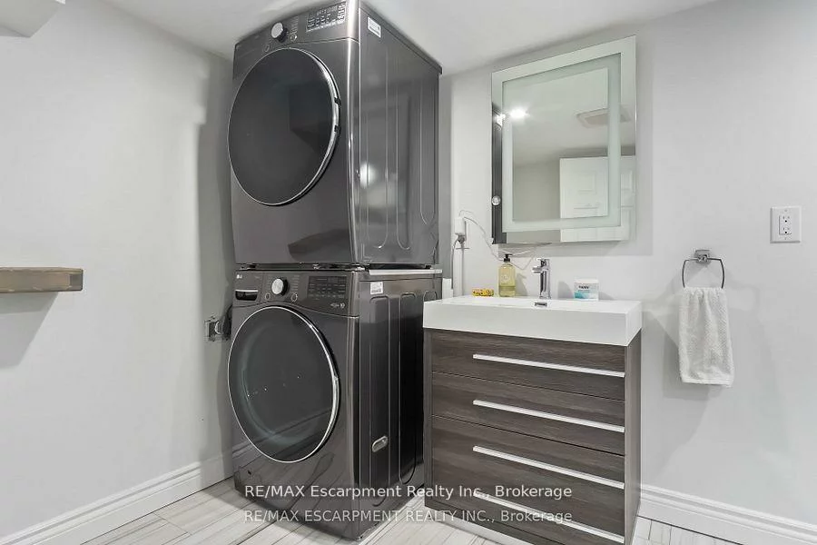 354, Bartos, 1002 - CO Central, Oakville