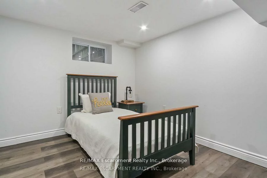 354, Bartos, 1002 - CO Central, Oakville