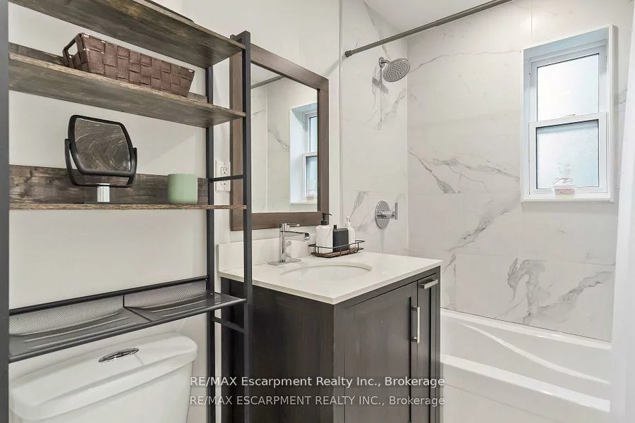 354, Bartos, 1002 - CO Central, Oakville