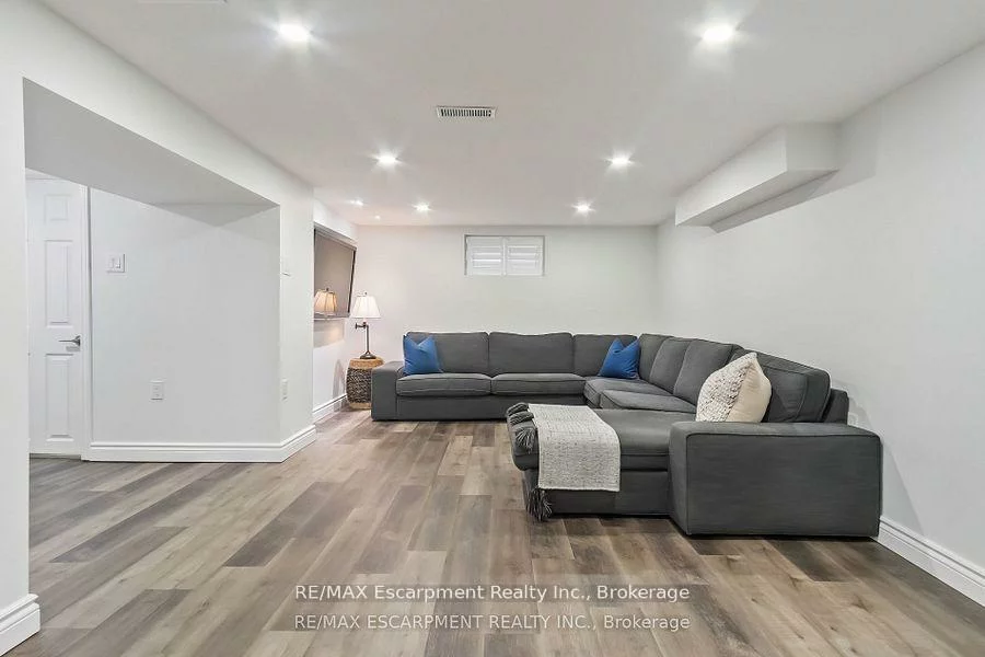 354, Bartos, 1002 - CO Central, Oakville