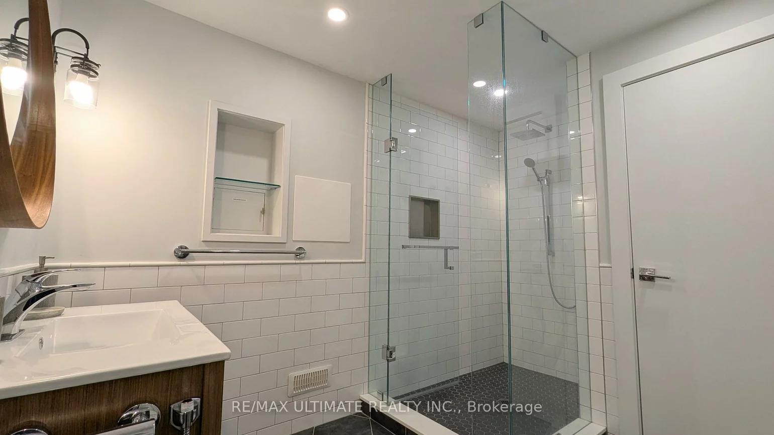 1101, Lakeshore, 1001 - BR Bronte, Oakville