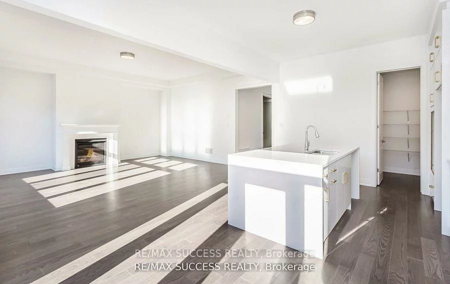 3130, Travertine, 1012 - NW Northwest, Oakville