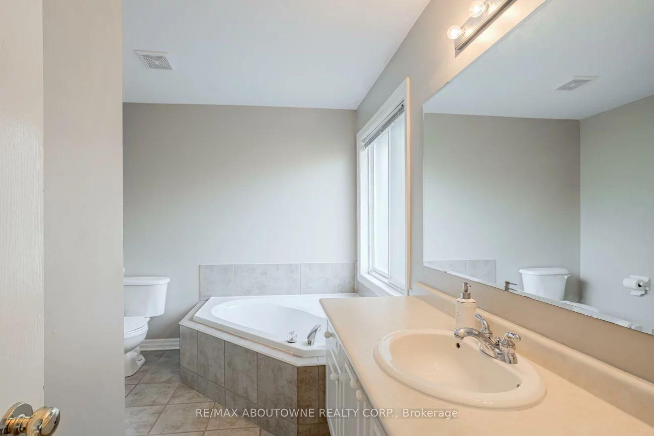 2245, RIVERDALE, 1022 - WT West Oak Trails, Oakville