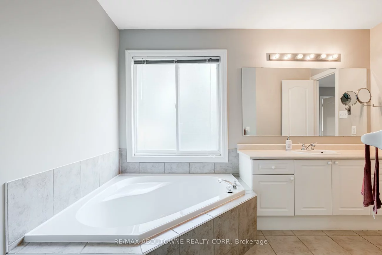 2245, RIVERDALE, 1022 - WT West Oak Trails, Oakville
