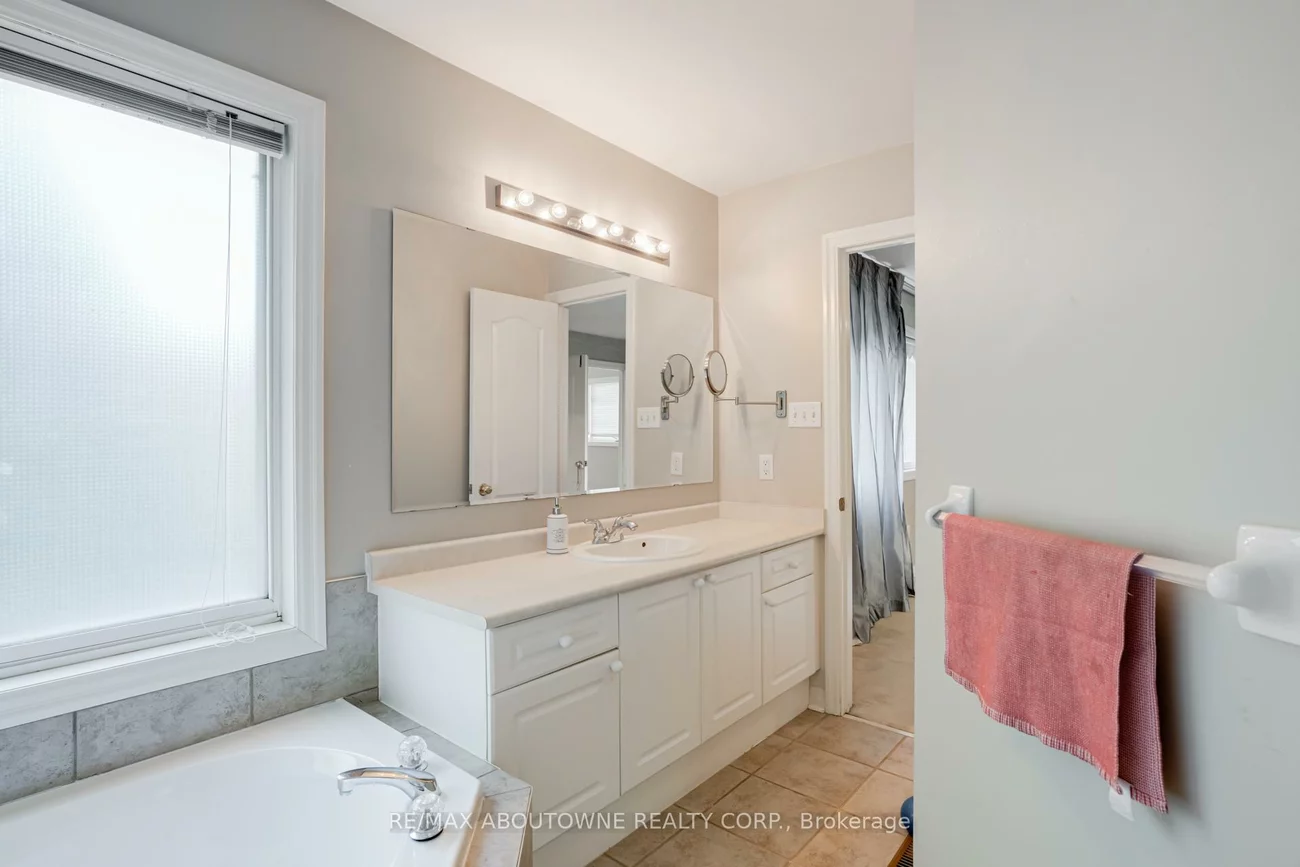 2245, RIVERDALE, 1022 - WT West Oak Trails, Oakville