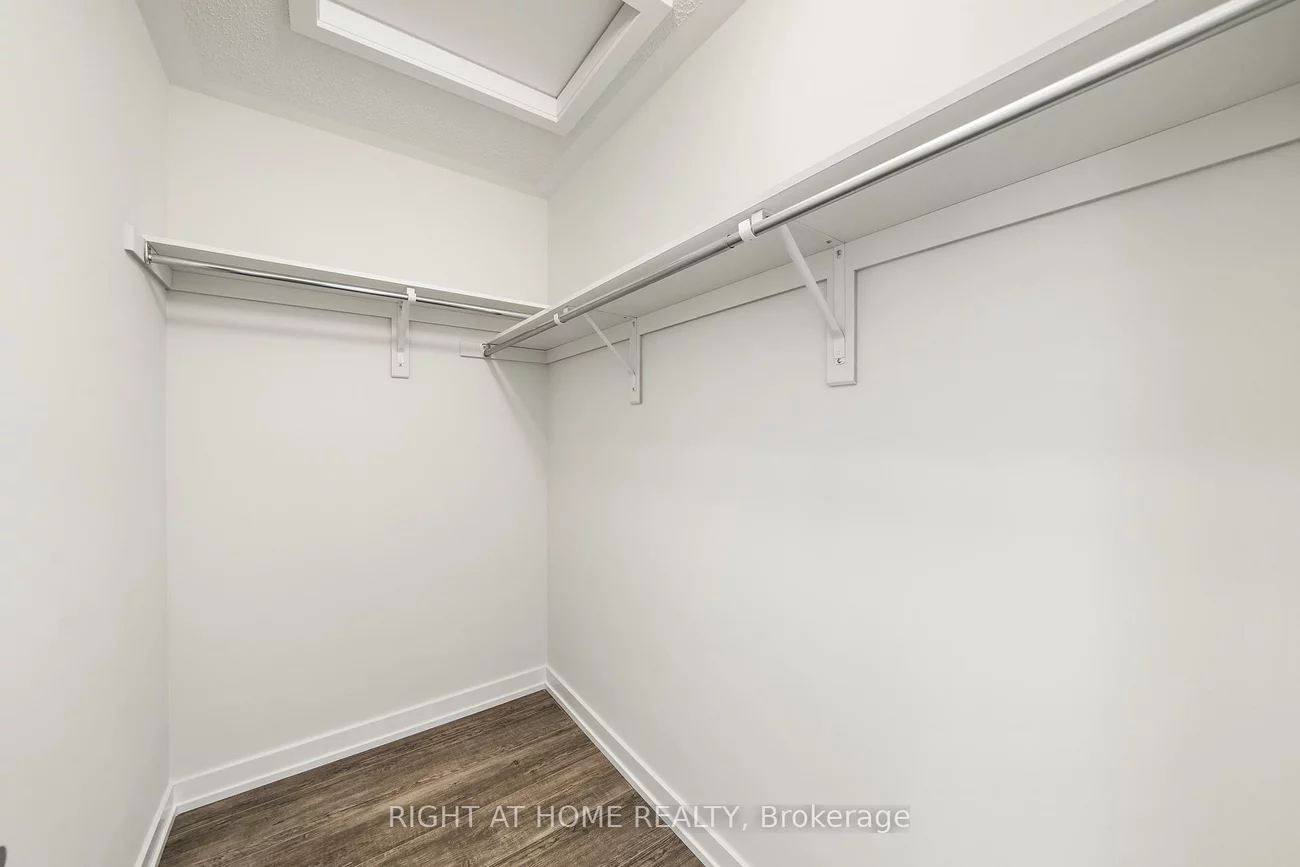 1355, Shevchenko, 1012 - NW Northwest, Oakville