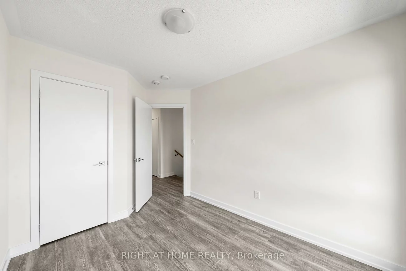 1355, Shevchenko, 1012 - NW Northwest, Oakville
