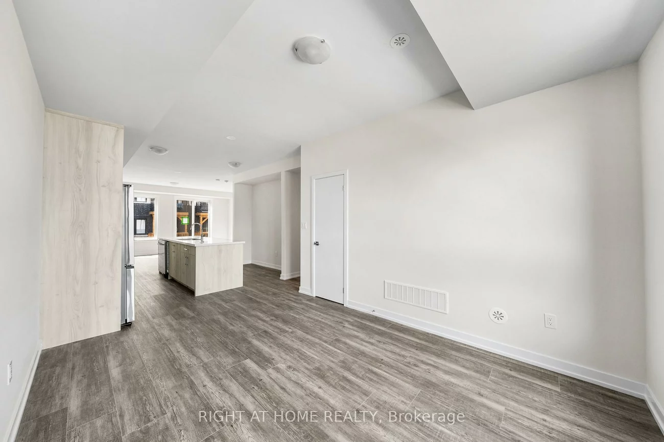 1355, Shevchenko, 1012 - NW Northwest, Oakville