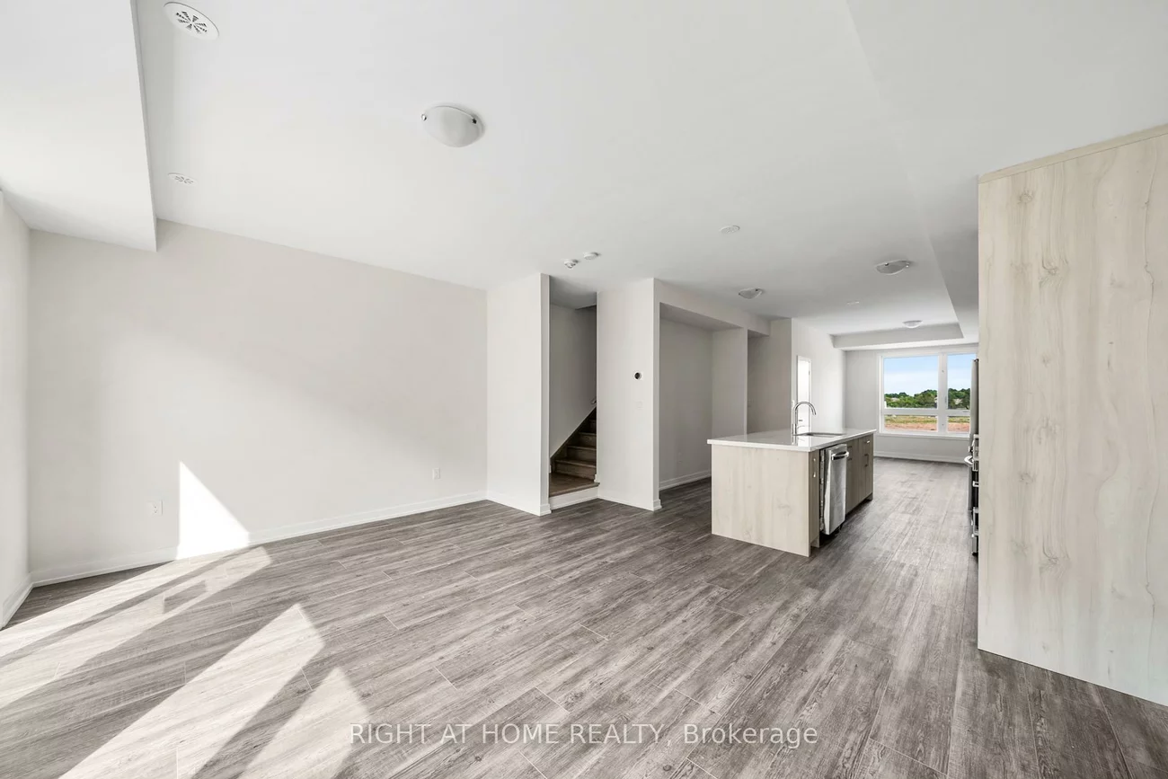 1355, Shevchenko, 1012 - NW Northwest, Oakville