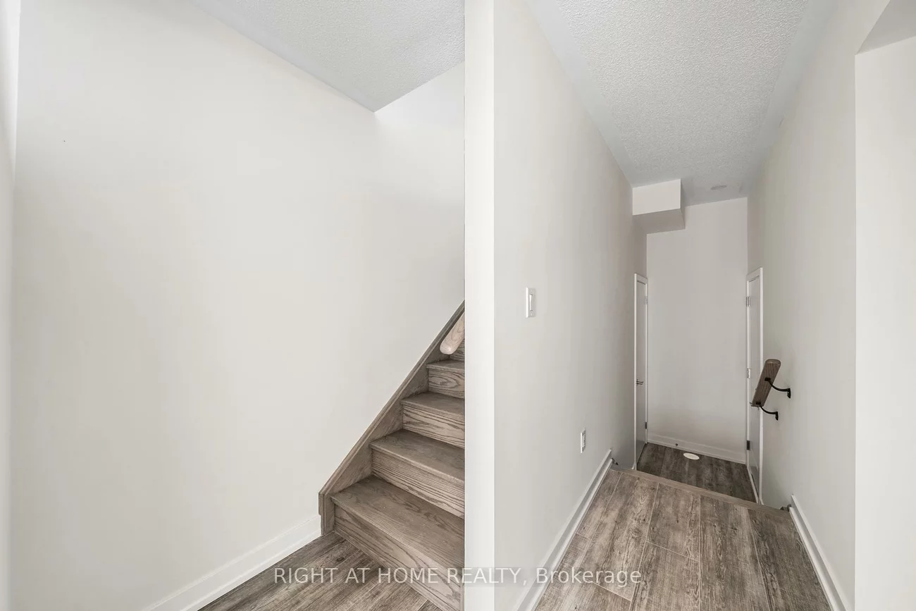 1355, Shevchenko, 1012 - NW Northwest, Oakville