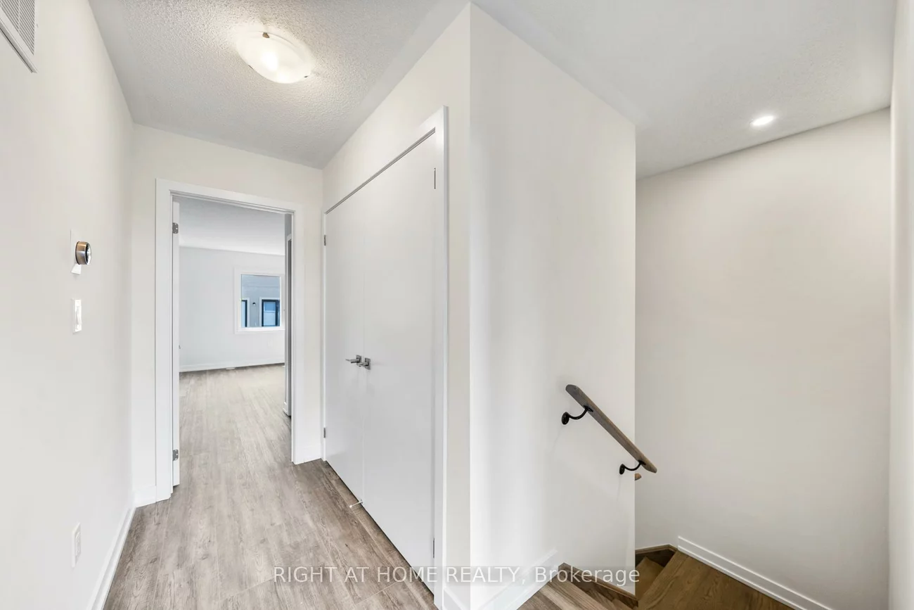 1355, Shevchenko, 1012 - NW Northwest, Oakville
