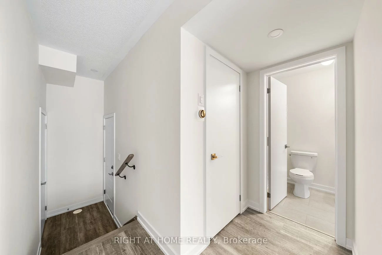 1355, Shevchenko, 1012 - NW Northwest, Oakville