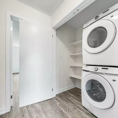 1355, Shevchenko, 1012 - NW Northwest, Oakville