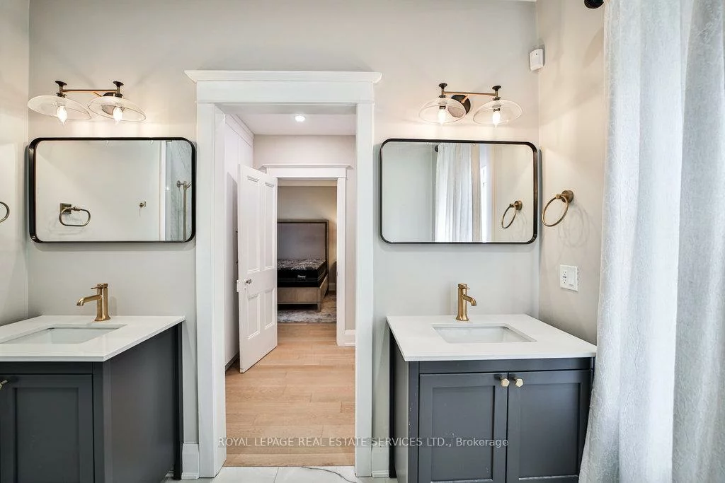 128, Chisholm, 1002 - CO Central, Oakville