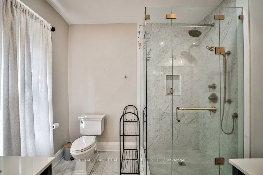 128, Chisholm, 1002 - CO Central, Oakville