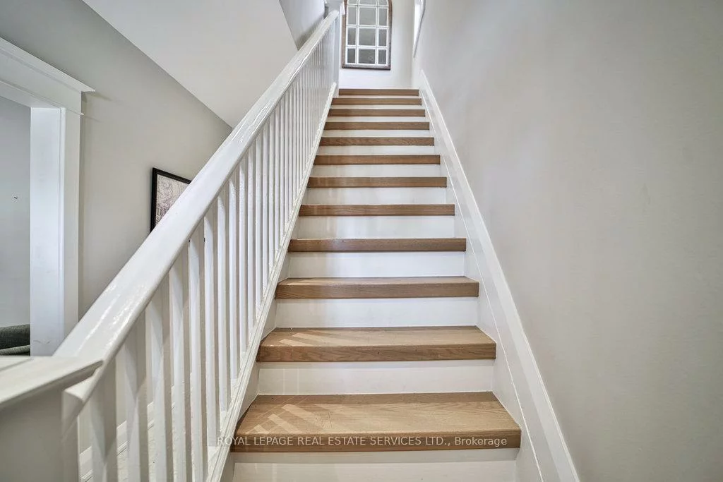 128, Chisholm, 1002 - CO Central, Oakville