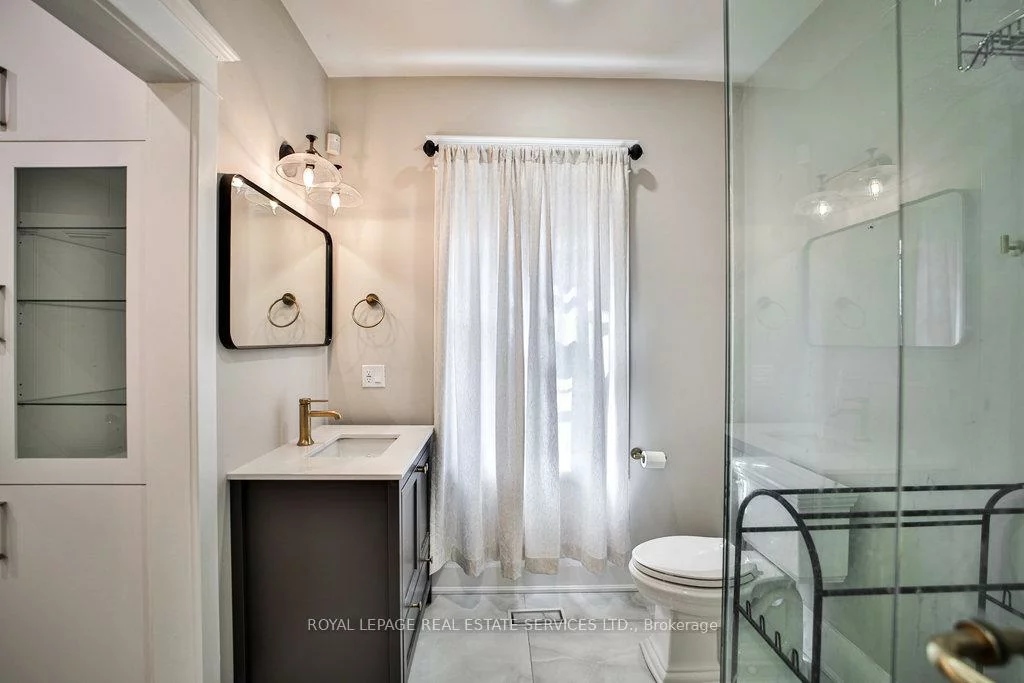 128, Chisholm, 1002 - CO Central, Oakville