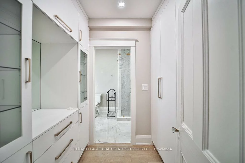 128, Chisholm, 1002 - CO Central, Oakville