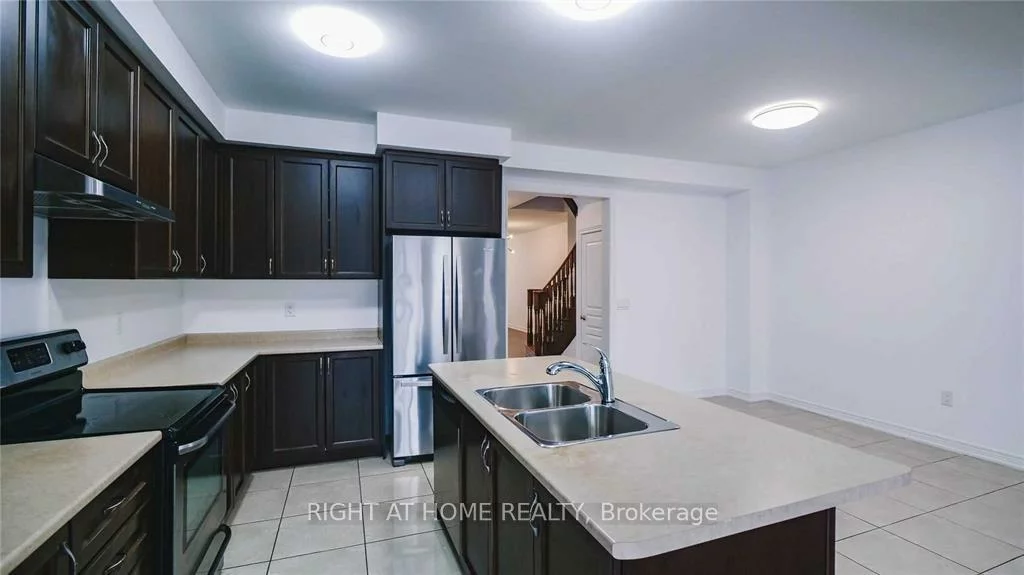 3471, Fourth, 1016 - SH Sixteen Hollow, Oakville