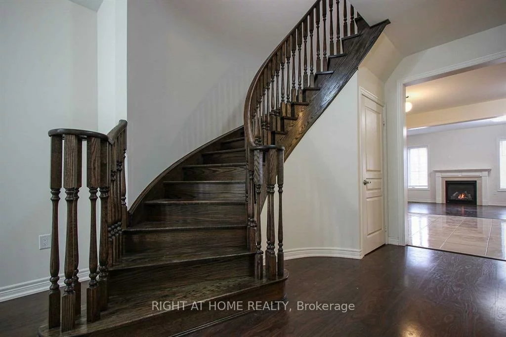 3471, Fourth, 1016 - SH Sixteen Hollow, Oakville