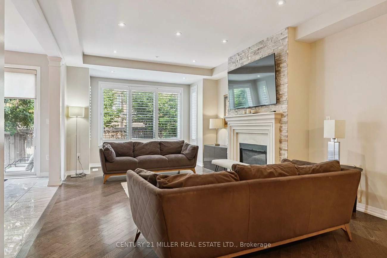 375, Begonia, 1008 - GO Glenorchy, Oakville