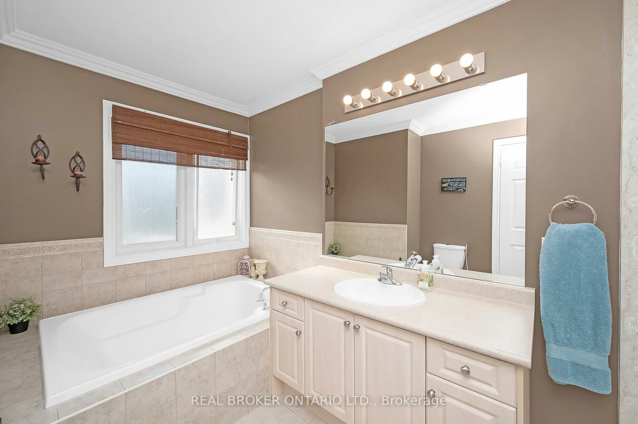 2295, Rochester, 1000 - BC Bronte Creek, Oakville