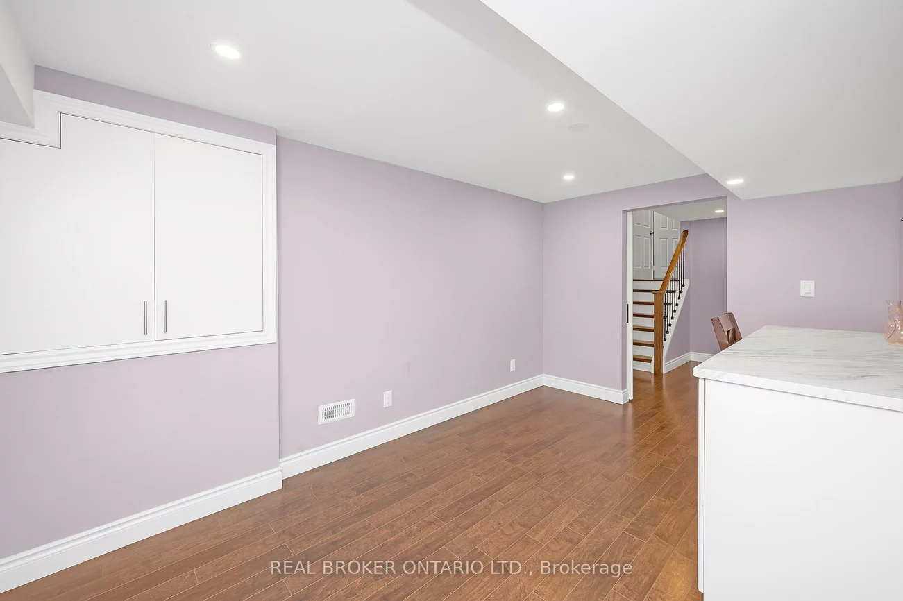 2295, Rochester, 1000 - BC Bronte Creek, Oakville