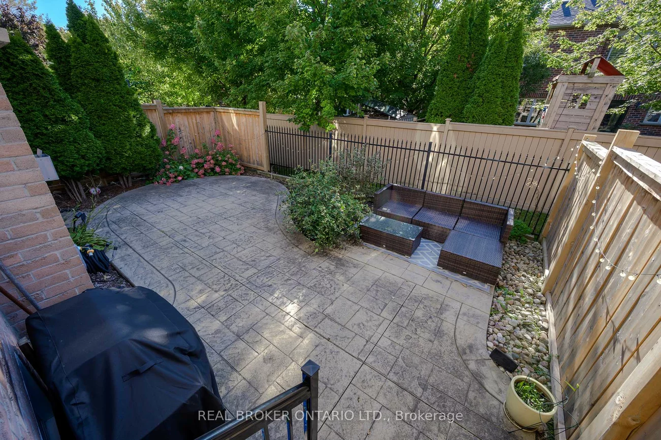 2295, Rochester, 1000 - BC Bronte Creek, Oakville
