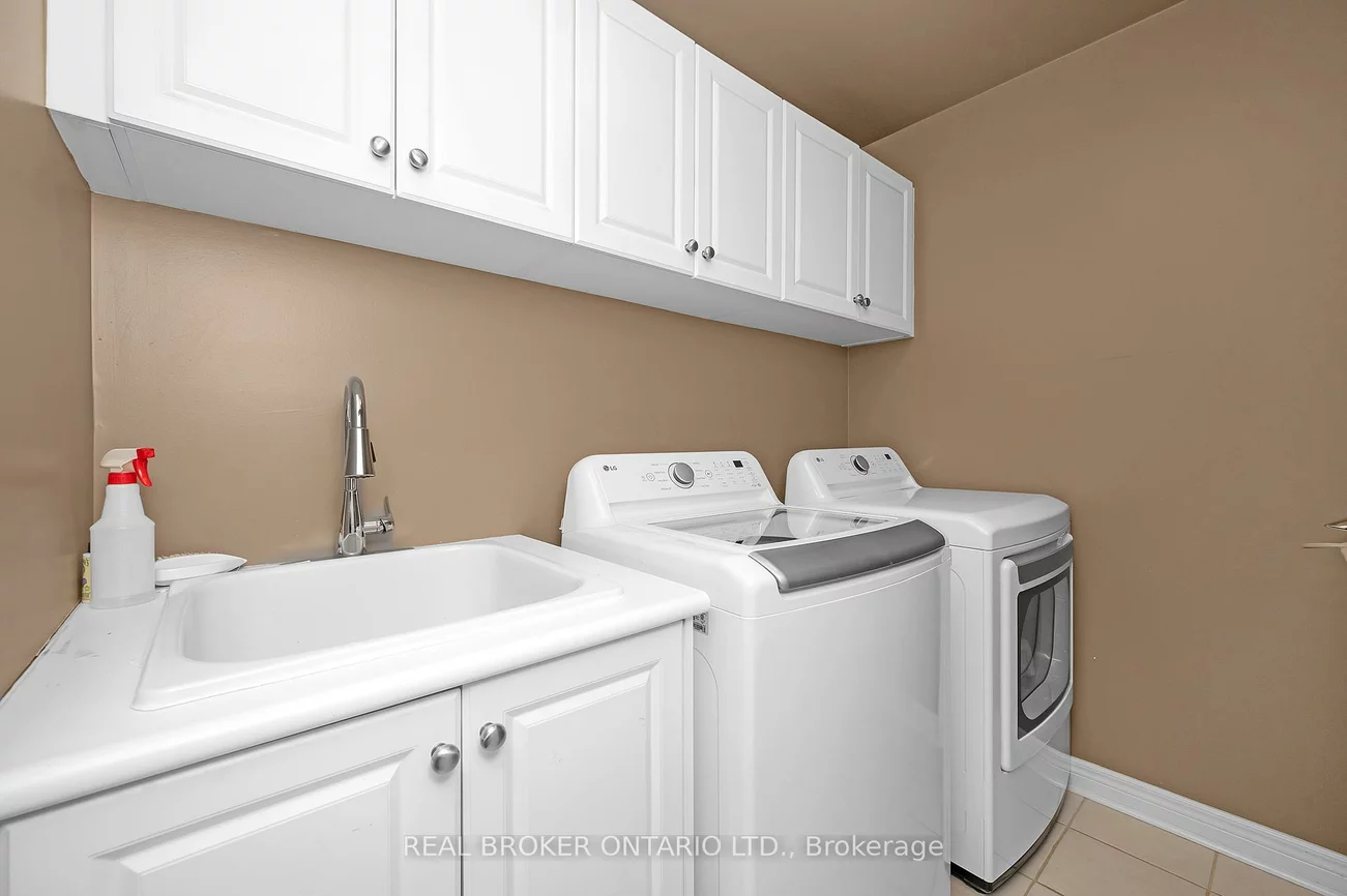 2295, Rochester, 1000 - BC Bronte Creek, Oakville