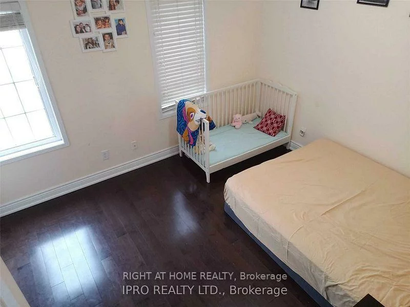 2459, Postmaster, 1019 - WM Westmount, Oakville