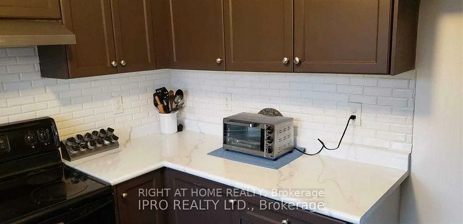 2459, Postmaster, 1019 - WM Westmount, Oakville