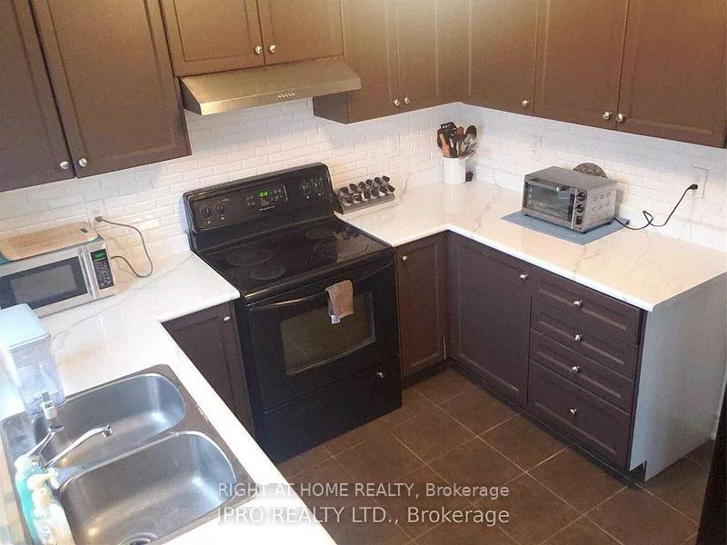 2459, Postmaster, 1019 - WM Westmount, Oakville