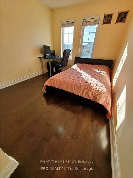 2459, Postmaster, 1019 - WM Westmount, Oakville