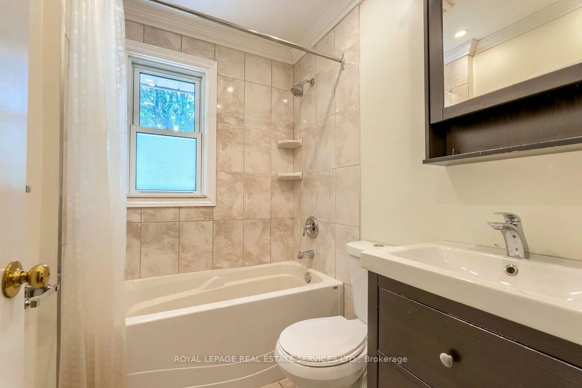 553, Taplow, 1020 - WO West, Oakville