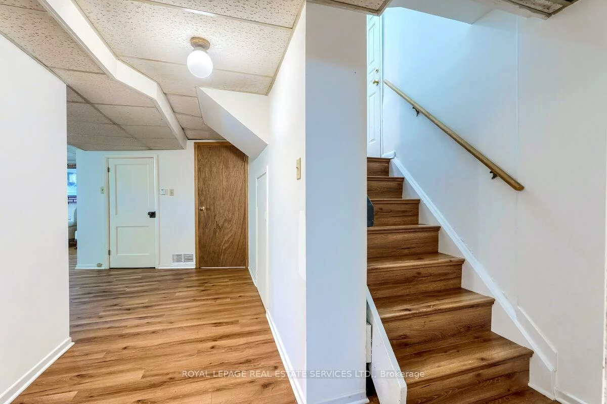 553, Taplow, 1020 - WO West, Oakville