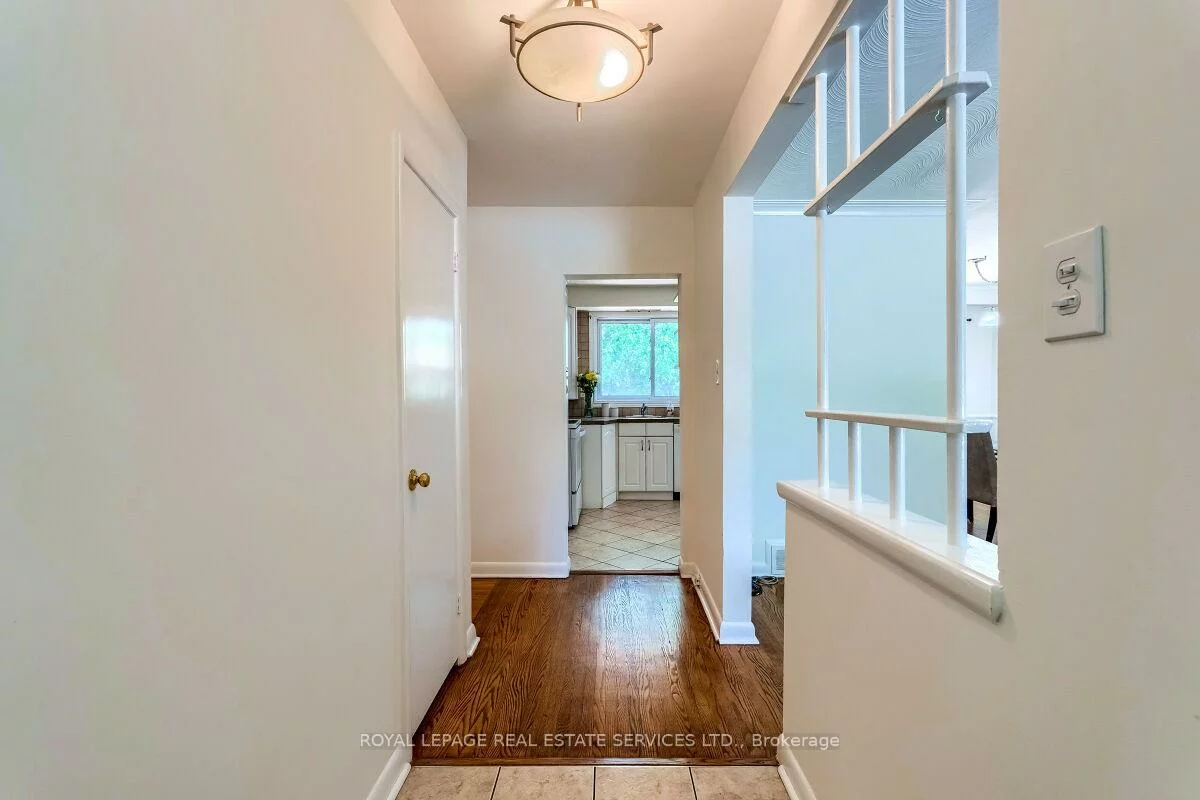 553, Taplow, 1020 - WO West, Oakville