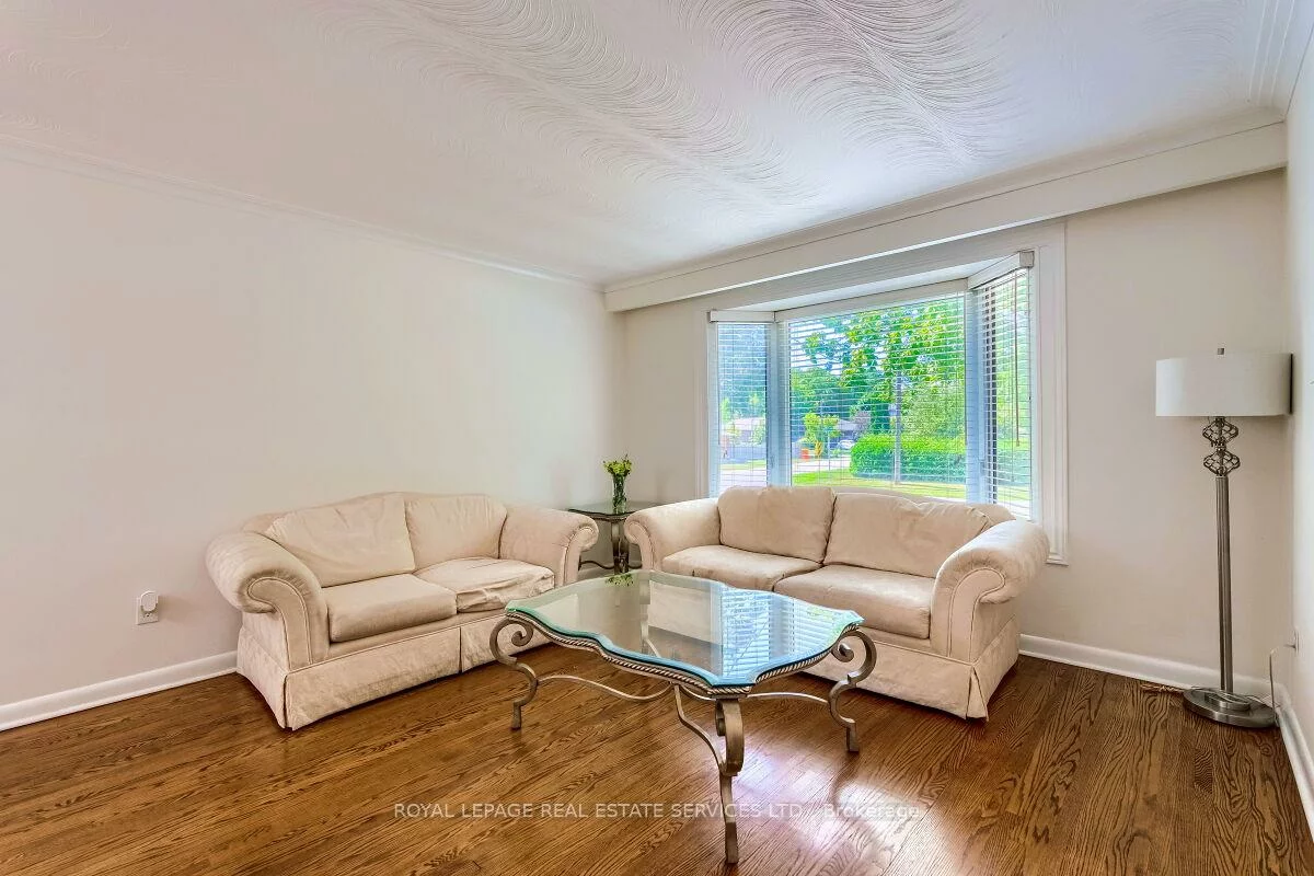 553, Taplow, 1020 - WO West, Oakville