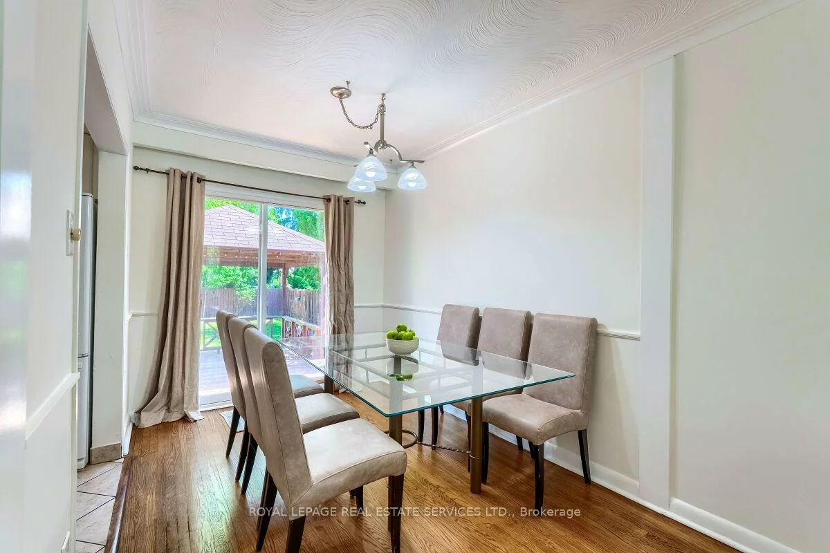 553, Taplow, 1020 - WO West, Oakville