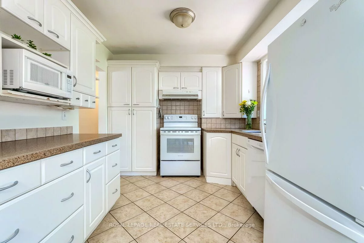 553, Taplow, 1020 - WO West, Oakville