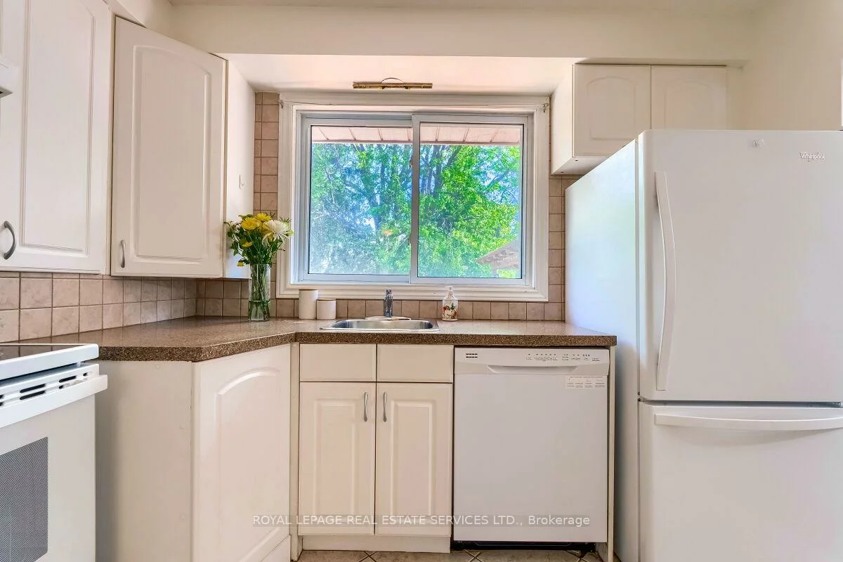553, Taplow, 1020 - WO West, Oakville