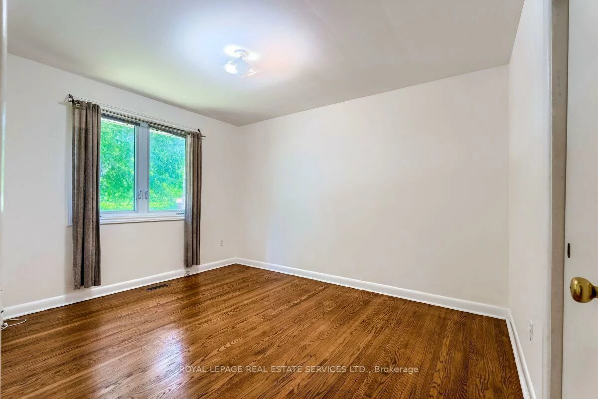 553, Taplow, 1020 - WO West, Oakville